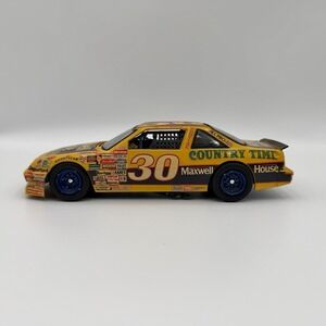 Vintage 1:25 NASCAR #30 Maxwell House Pontiac Michael Waltrip assembled model